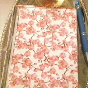 Tuttle Publishing sells a Cherry Blossom Note Cards set. 12